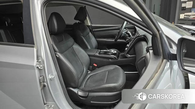 Hyundai Tucson (NX4) 2022 Серебристо-серый из Кореи, фото 2