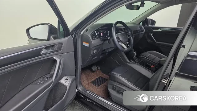 Volkswagen Tiguan second Generation 2022 Черный из Кореи, фото 2