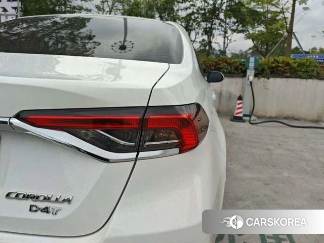 Toyota Corolla 2023 Белый из Китая, фото 2