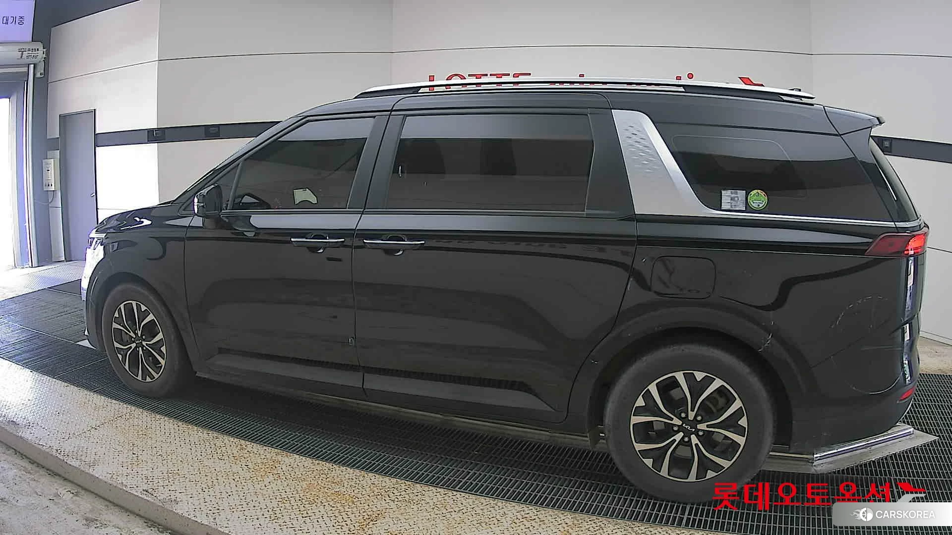 Kia Carnival 2023 Aurora Black Pearl из Кореи, фото 2