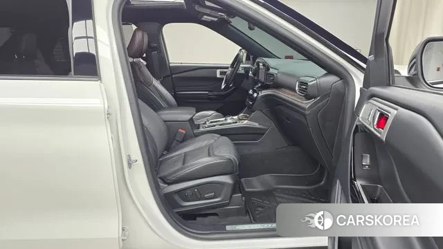 Ford Explorer 6th Generation 2022 Белый из Кореи, фото 2