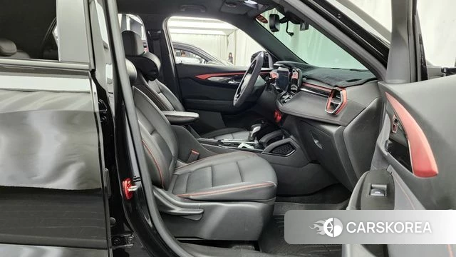 Chevrolet (GM Daewoo) The New Trail Blazer 2024 Черный из Кореи, фото 2