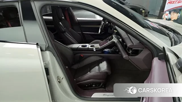 Porsche Taycan 2021 Жемчужный цвет из Кореи, фото 2