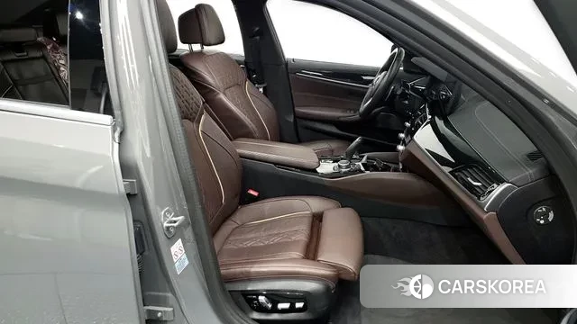 BMW 5 Series (G30) 2022 Серый из Кореи, фото 2