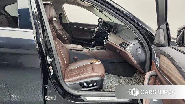 BMW 5 Series (G30) 2022 Черный из Кореи, фото 2