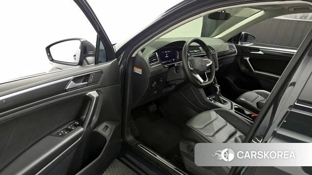 Volkswagen Tiguan second Generation 2022 Серый из Кореи, фото 2