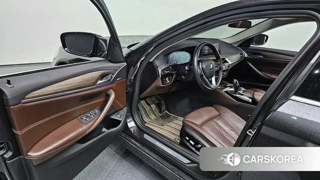BMW 5 Series (G30) 2019 Серый из Кореи, фото 2
