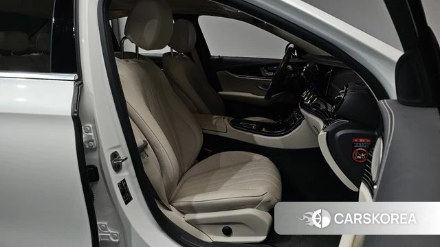 Mercedes-Benz E-Class W213 2023 Белый из Кореи, фото 2