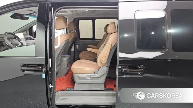 Hyundai Staria 2025 Черный из Кореи, фото 2