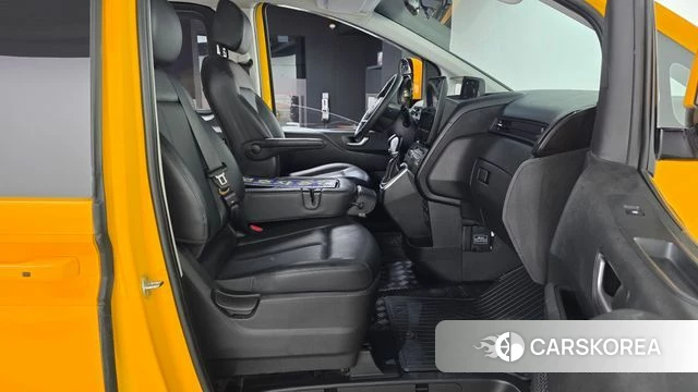 Hyundai Staria 2022 Желтый из Кореи, фото 2