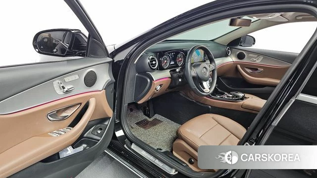 Mercedes-Benz E-Class W213 2018 Черный из Кореи, фото 2