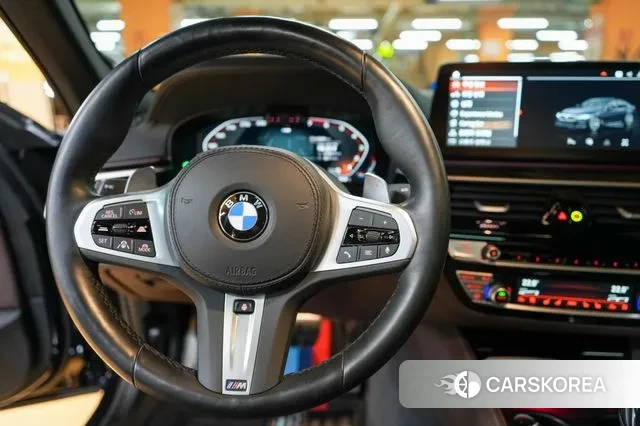 BMW 5 Series (G30) 2022 Черный из Кореи, фото 2