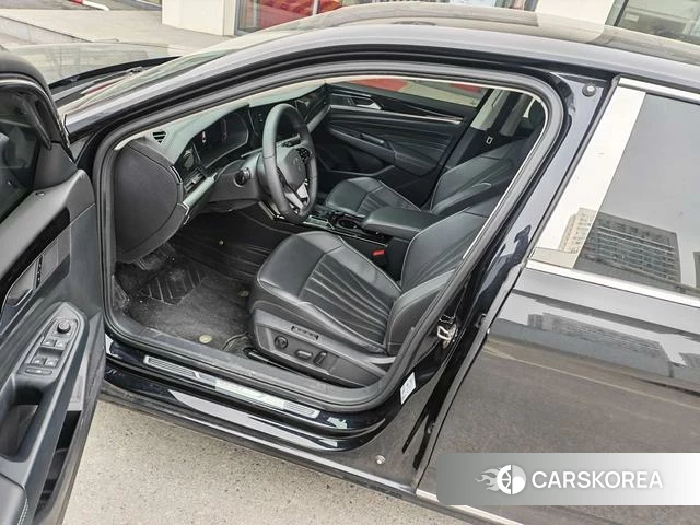 Volkswagen Passat 2024 Черный из Китая, фото 2