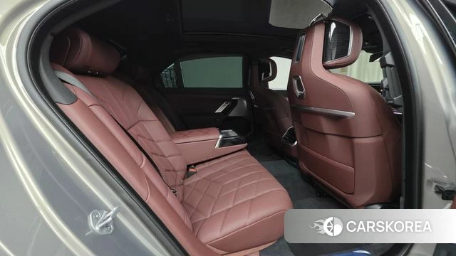 BMW 7 Series (G70) 2025 Серый из Кореи, фото 2