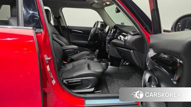 Mini Cooper S 2022 Красный из Кореи, фото 2