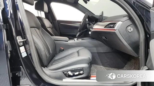 BMW 5 Series (G30) 2022 Черный из Кореи, фото 2