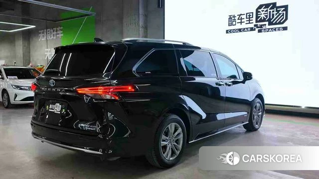 Toyota Saina 2022 Черный из Китая, фото 2