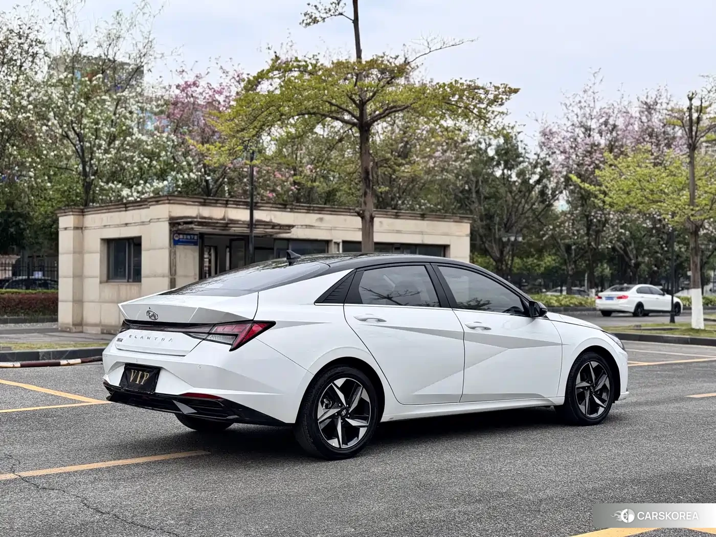 Hyundai Elantra 2023 Белый из Китая, фото 2