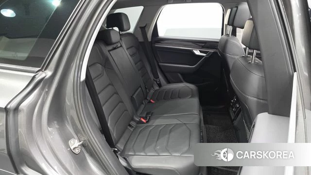 Volkswagen Touareg 3rd generation 2023 Серый из Кореи, фото 2