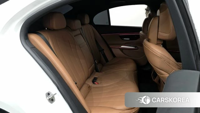 Mercedes-Benz E-Class W214 2024 Белый из Кореи, фото 2