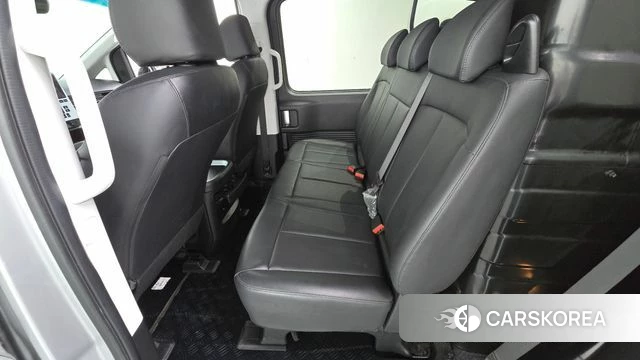 Hyundai Staria 2023 Серебристо-серый из Кореи, фото 2