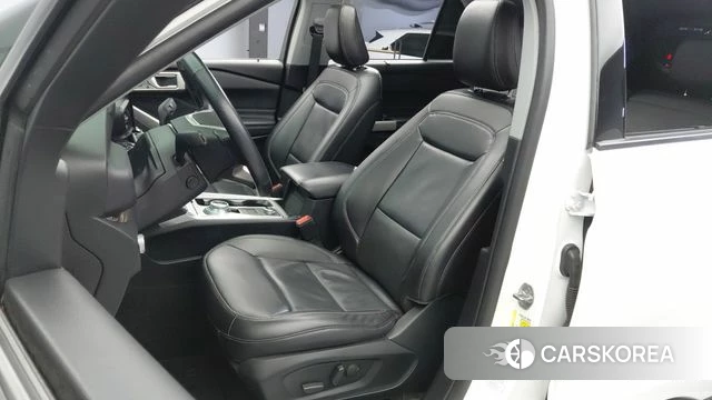 Ford Explorer 6th Generation 2021 Белый из Кореи, фото 2