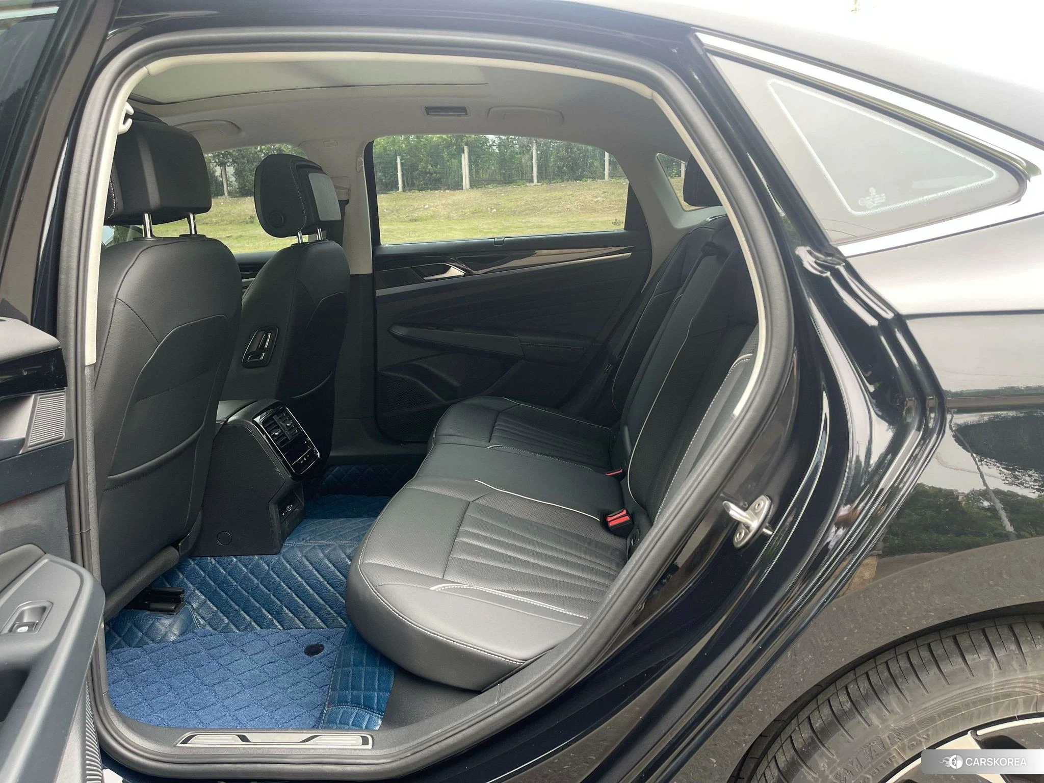 Volkswagen Passat 2023 Черный из Китая, фото 2