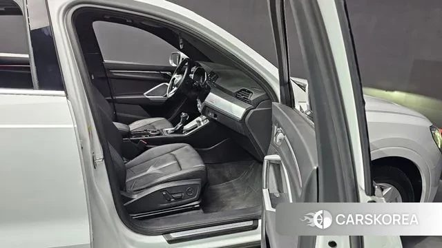 Audi Q3 (F3) 2020 Белый из Кореи, фото 2