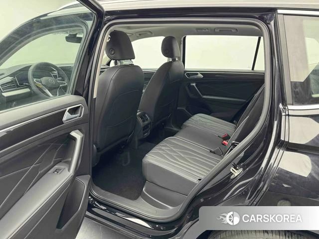 Volkswagen Tiguan L PHEV 2025 Черный из Китая, фото 2