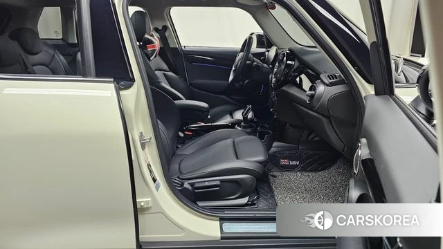 Mini Cooper 2022 Жемчужный цвет из Кореи, фото 2