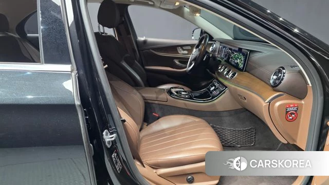 Mercedes-Benz E-Class W213 2018 Черный из Кореи, фото 2