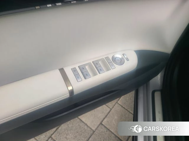 Hyundai Grandeur Hybrid (GN7) 2023 Серебряный из Кореи, фото 2