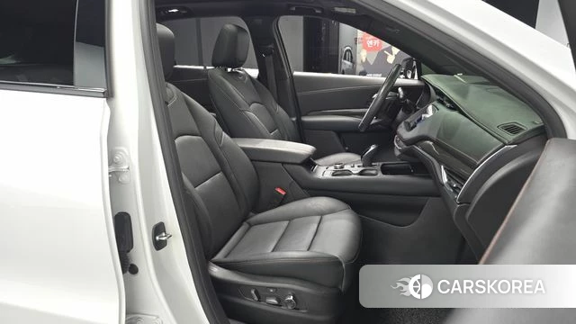 Cadillac XT4 2023 Белый из Кореи, фото 2