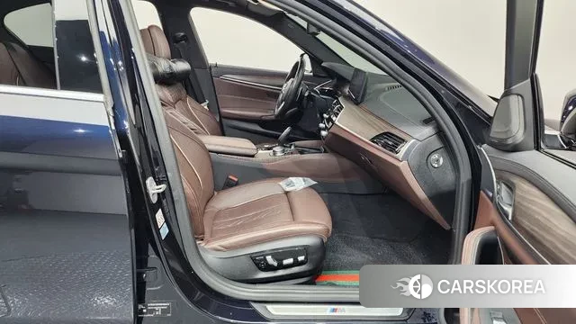 BMW 5 Series (G30) 2021 Черный из Кореи, фото 2