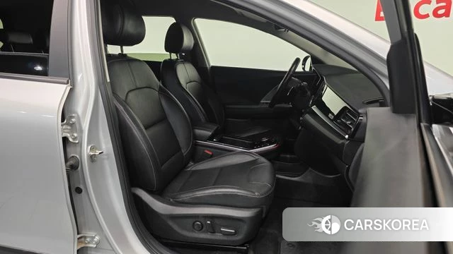 Kia Niro Plus 2022 Серебряный из Кореи, фото 2