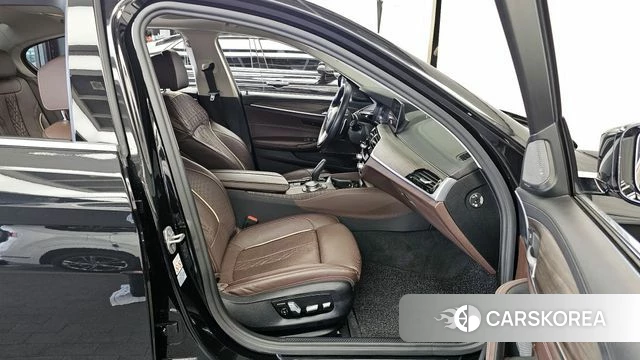 BMW 5 Series (G30) 2020 Черный из Кореи, фото 2
