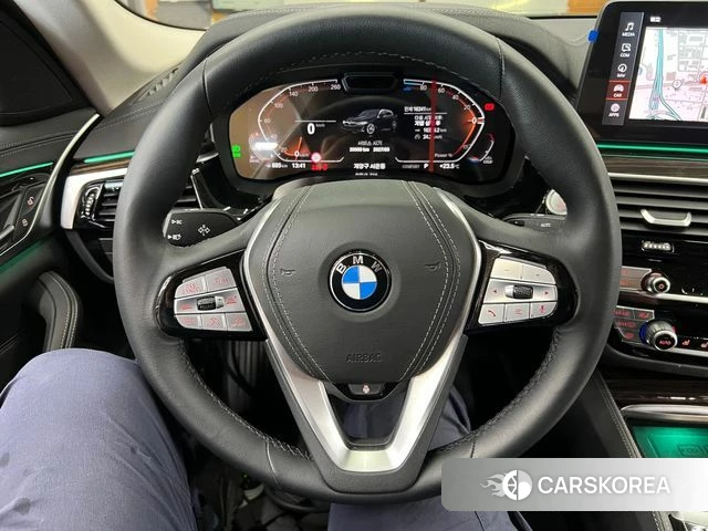 BMW 5 Series (G30) 2023 Черный из Кореи, фото 2