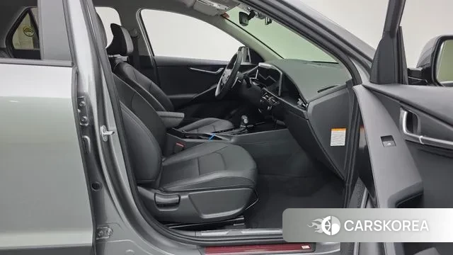 Kia Di Ol Nu Niro 2023 Серебристо-серый из Кореи, фото 2