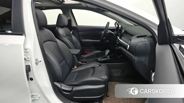 Kia The New K3 2nd generation 2022 Белый из Кореи, фото 2