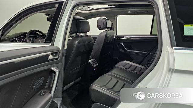 Volkswagen Tiguan second Generation 2023 Белый из Кореи, фото 2