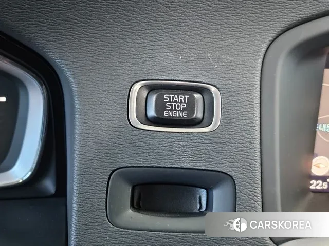 Volvo S60 2018 Белый из Кореи, фото 2