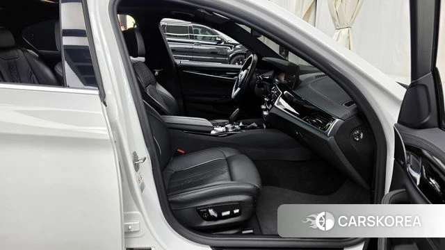 BMW 5 Series (G30) 2021 Белый из Кореи, фото 2