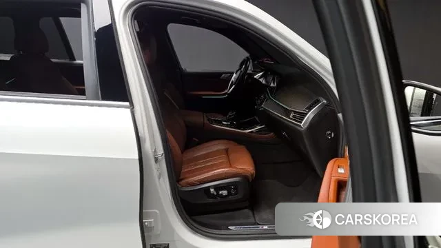 BMW X7 (G07) 2022 Белый из Кореи, фото 2