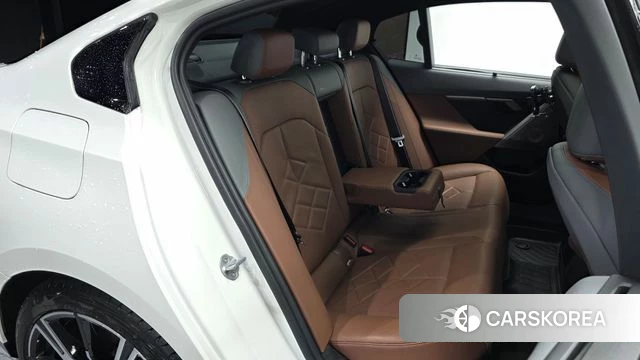 BMW 5 Series (G60) 2024 Белый из Кореи, фото 2