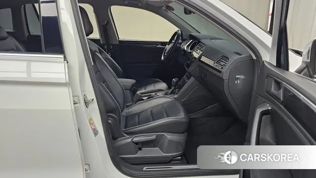 Volkswagen Tiguan second Generation 2020 Белый из Кореи, фото 2