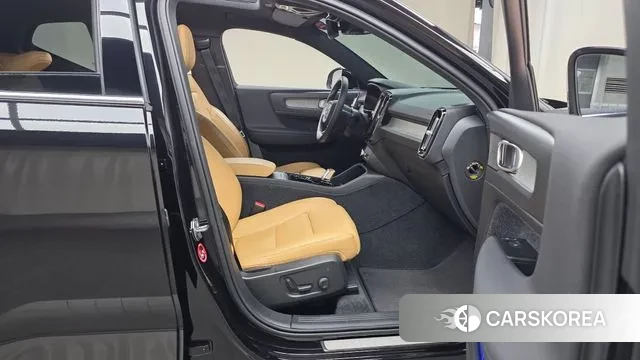 Volvo XC40 2021 Черный из Кореи, фото 2