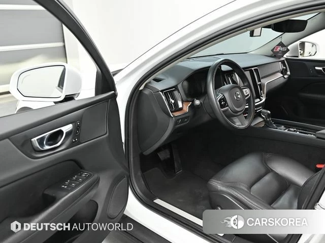 Volvo V60 Cross-Country 2nd Generation 2020 Белый из Кореи, фото 2