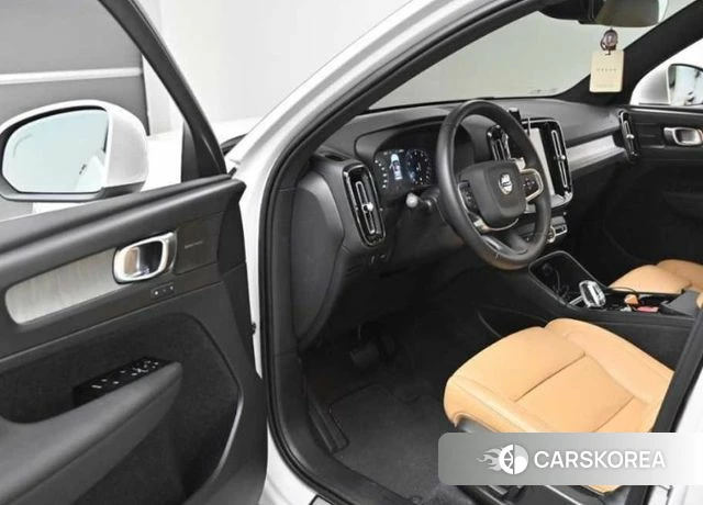 Volvo XC40 2021 Белый из Кореи, фото 2