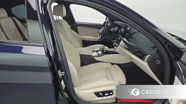 BMW 5 Series (G30) 2022 Черный из Кореи, фото 2