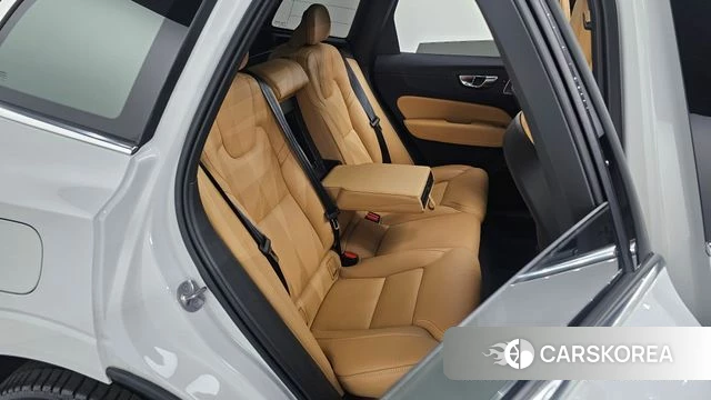 Volvo XC60 second Generation 2023 Белый из Кореи, фото 2